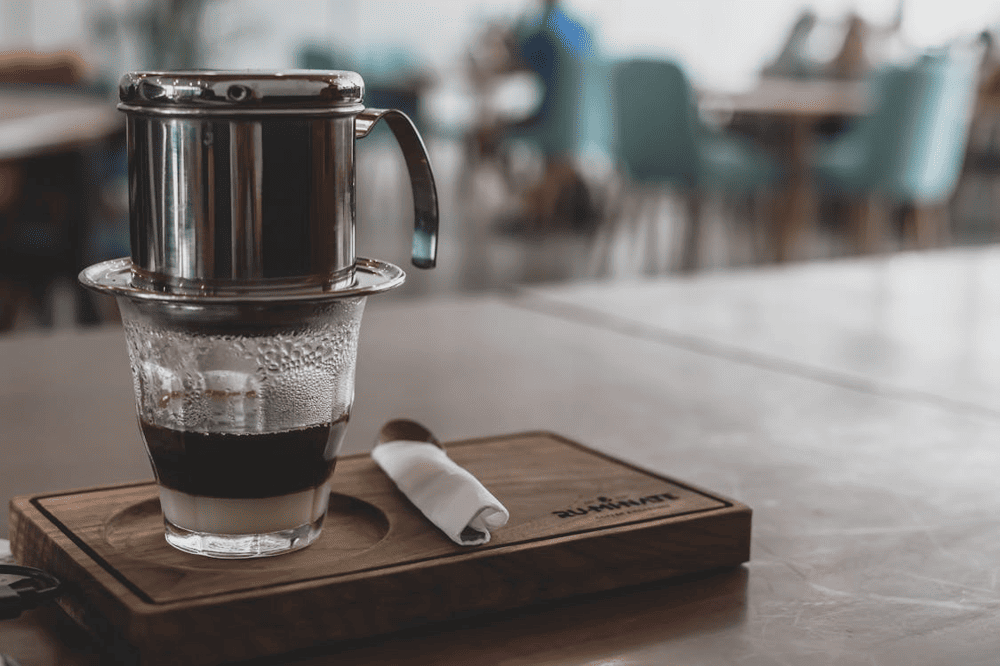 The smooth sweetness of condensed milk balances the strong bitterness of traditional Vietnamese coffee (Source: Pexels)